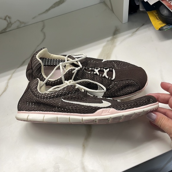 Worn once. Nike brown mesh lightweight sneakers with white swoosh and pink - Picture 2 of 9